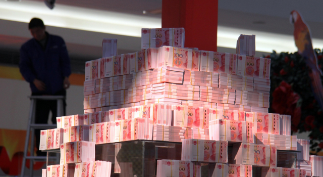 洛阳楼盘千万现金堆“钱山”重金悬赏 宣传楼盘招销售