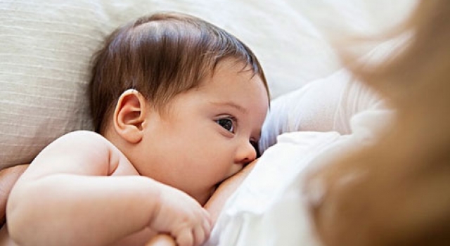 女人哺乳照片大合集 让宝宝第一时间吃上母乳是妈妈的权利