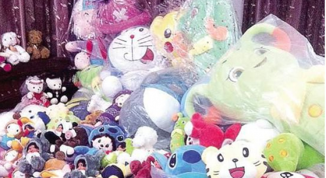 厦门男子半年夹3000多只娃娃 老板:求不要再玩了