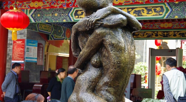 好奔放的雕塑:西安公园雕塑尺度惊人 见者羞涩遭吐槽