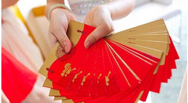 同学结婚小伙帮其到处收份子钱 收完拉黑所有人玩失踪