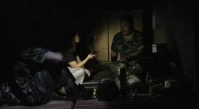 揭秘押运百亿人民币:武警全程藏钱中 60℃高温闷10天