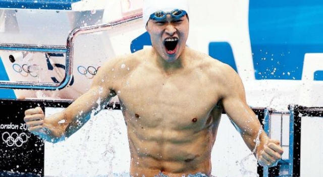 孙杨男子200米自由泳夺冠 王者归来尽显霸气