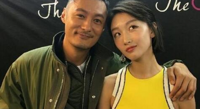 余文乐周冬雨亲密合影 宇宙夫妇再聚发糖