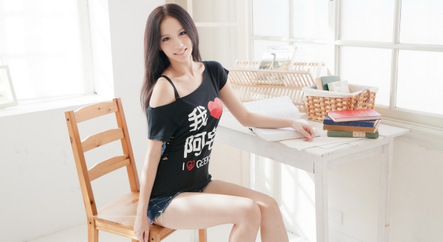 "最美女帝"林采缇承认吸毒 愿自费戒毒治疗
