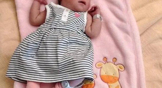 美国婴儿被活活饿死在家 或因父母吸毒过量死亡一周