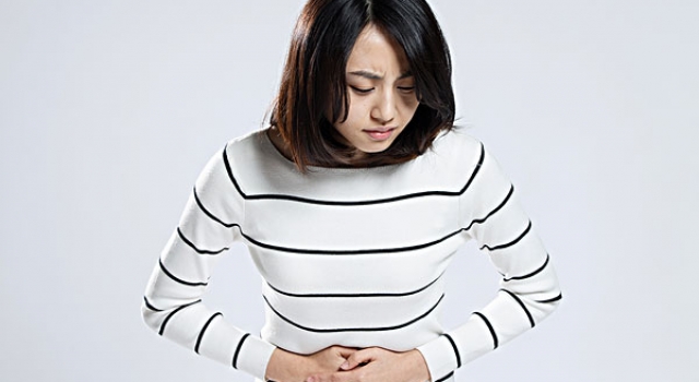 单身女子生理期后腹痛难忍系囊肿 医生却说赶紧怀孕