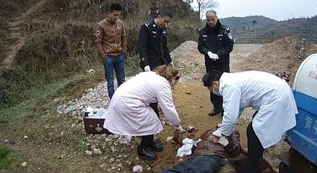 居民垃圾箱内现割腕男子 多种不幸对生活失去信心想自杀