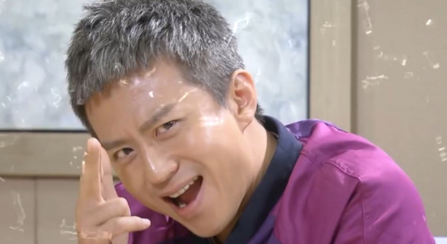 邓超探班孙俪受冷落 无奈发微博自夸好看