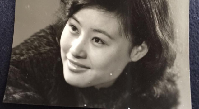 少女时期邬君梅容貌秀美 颜值不输当代小花