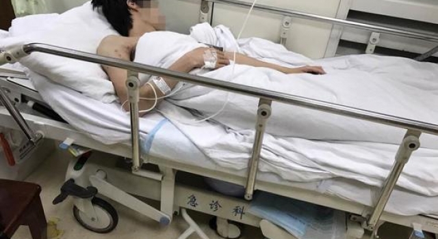 男子沉迷网游致尿失禁无法动弹 父母怒怼网游