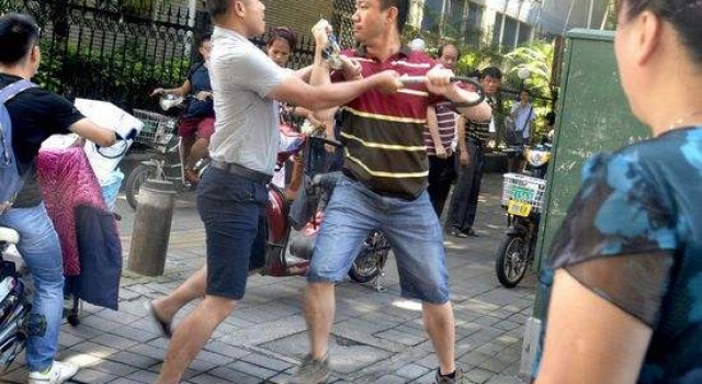 最怕敌人突然的亲吻 制胜新招数一吻定胜负!