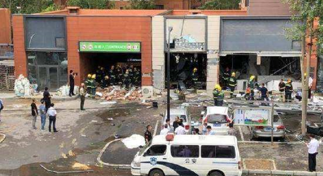 沈阳烧烤店爆炸(图) 现场惨不忍睹,一名女子当场死亡