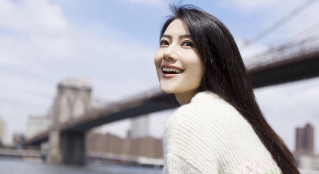 网友偶遇高圆圆 女神好孝顺尽心尽力陪婆婆