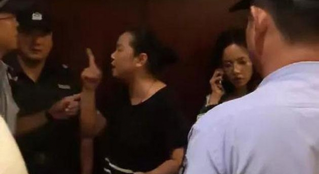 saya妈妈被拘留 人设崩塌?网红黑历史和小号均被扒皮!