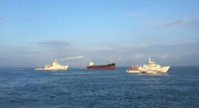 琼州海峡货船失火 幸运的是船上无人遇难