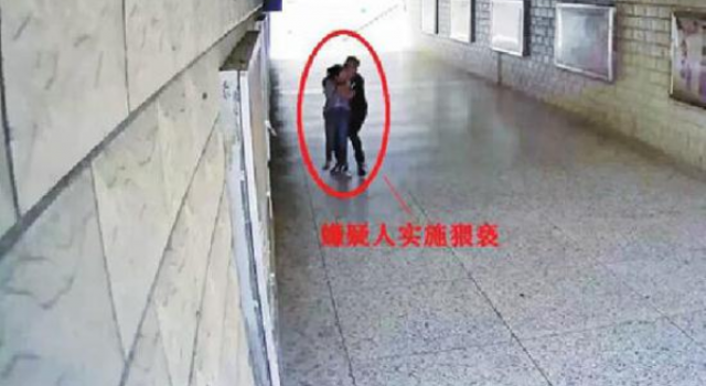 警方通报女子校园被猥亵事件 附近监控拍下全过程