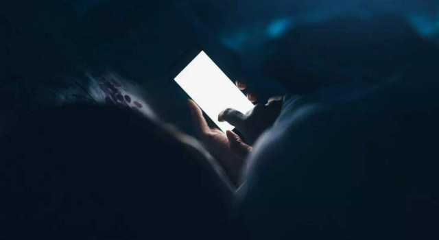 小伙熬夜引发抢救怎么回事?简直是透支生命
