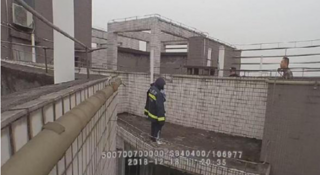 民警晒女儿救人怎么回事?看民警如何用照片解救少女