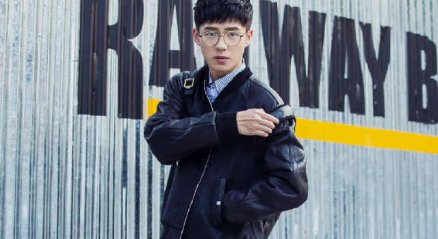 【星尚头条】刘昊然爬树?刘昊然的各种街拍穿搭?