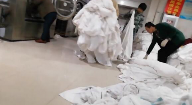 爆酒店白床单清洗怎么回事?揭露酒店棉制品洗白的秘密