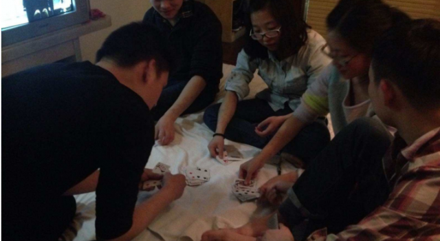 教师寒假打牌被拘咋回事?牵连校长?打牌等于赌博?