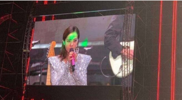 麦田音乐节蔡依林被激光照眼睛后闭眼敬业演出!心疼!