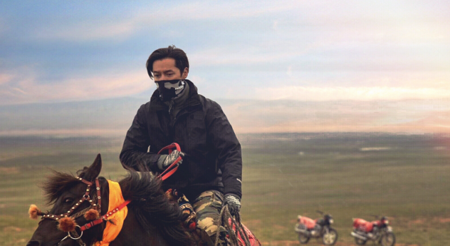 胡歌青海做公益 论环境是怎么把少侠炼成大叔的!