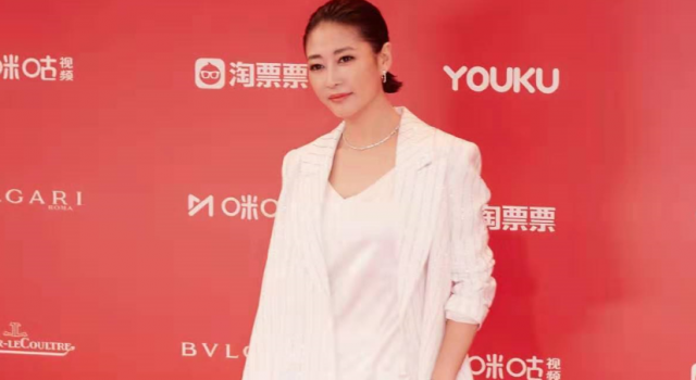 海清姚晨梁静发表女性感言 中年女演员真的不容易吗?