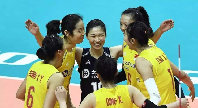 中国女排10连胜 3:0横扫塞尔维亚 为祖国70周年送贺礼