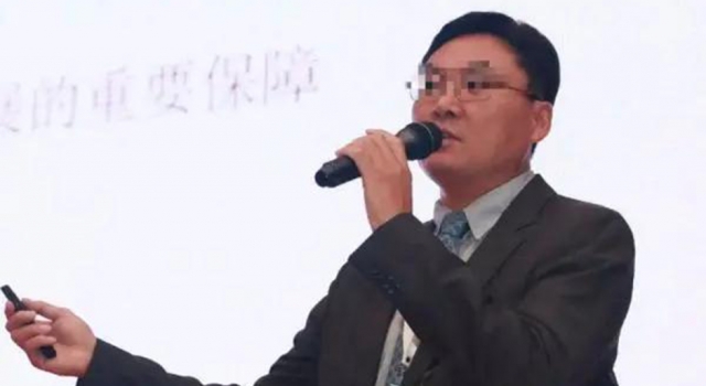 鲍毓明养女发声 引全网力挺 网友:他还只手遮天不成