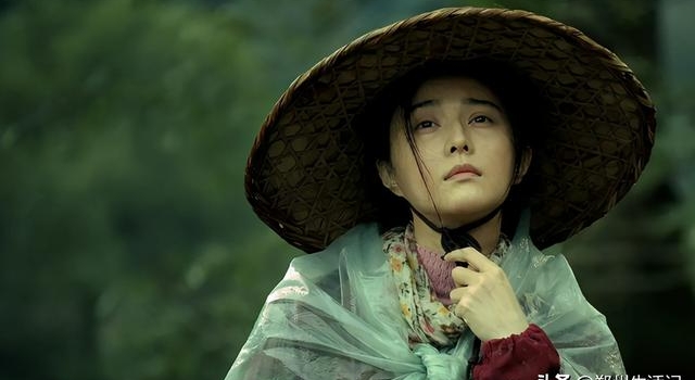 范冰冰为扮丑,不顾形象变肥变土,向村民借200多件旧衣服