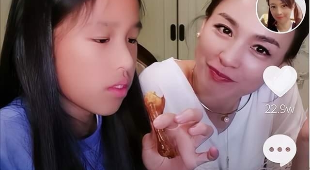 张庭女儿罕现身,正面回应长相争议,被拿来和前妻女儿对比太扎心