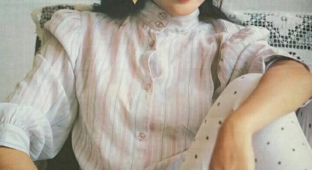 陈凯歌夫妻罕见同框,52岁陈红脖颈赘肉很真实,丝毫不像精修图