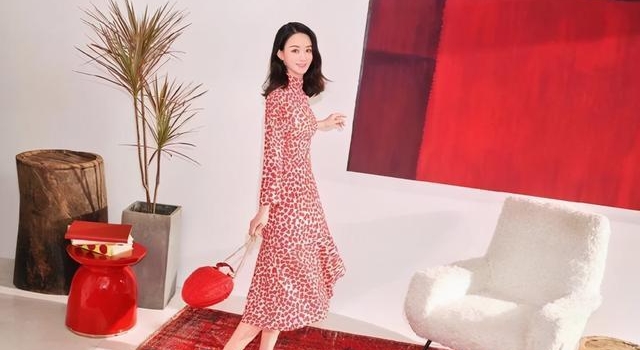 赵丽颖杨幂范冰冰同拍新年大片,都穿红色搭档男明星,谁赢了?