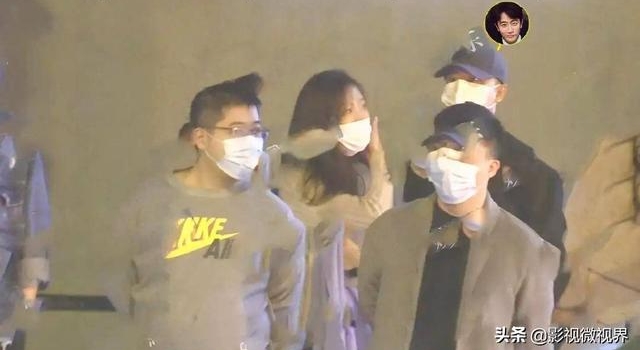35岁黄轩携女友买家居用品疑为婚房准备,曾曝傍上54岁蒋雯丽