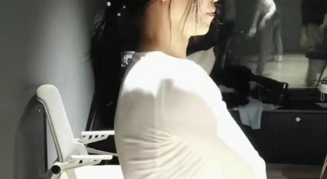 45岁陈紫函怕浪姐2落选?认真练舞秀性感身材,网友:太低调了