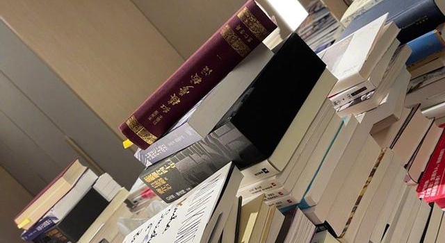 林青霞频晒私下生活,分享豪宅化妆台,对老公称呼暴露婚姻状况?