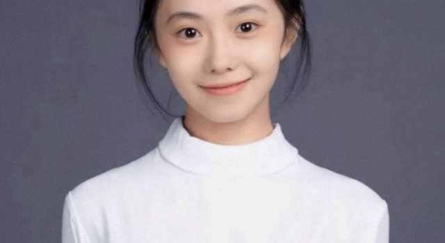 20岁新谋女郎曝光,影视公司总裁侄女,张艺谋:就是吃这碗饭的