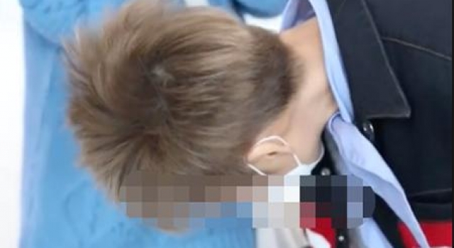 宁静机场摸粉丝丝袜是怎么回事?宁静为何对光腿神器这么好奇?