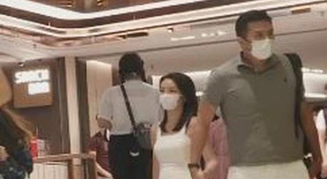 TVB男星出轨富婆,两度离婚女儿已7岁,地下女友相恋多年实惨