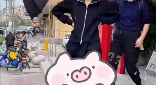 46岁王艳罕露面,为婆婆放弃《还珠1》,嫁入豪门不如保姆?
