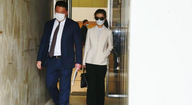 周星驰跟旧爱对簿公堂,拒付女方7000万分手费,网友:太渣男