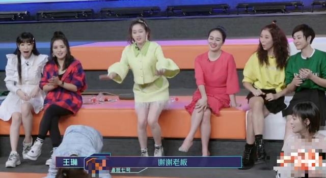 雪姨王琳上节目给黄奕下跪!何洁上前搀扶,黄奕:使不得使不得