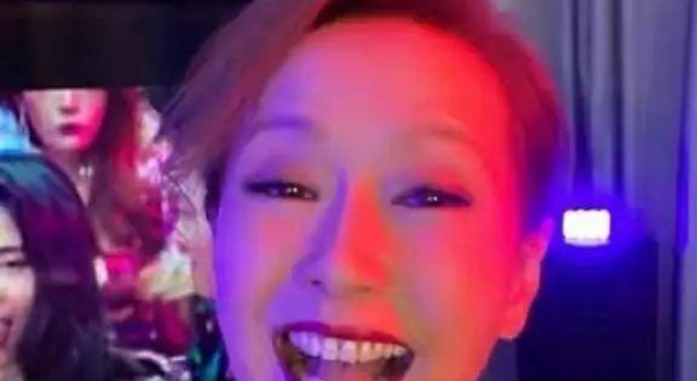 57岁叶童穿豹纹深夜蹦迪,嗨玩到凌晨称不尽兴,网友:精力真好