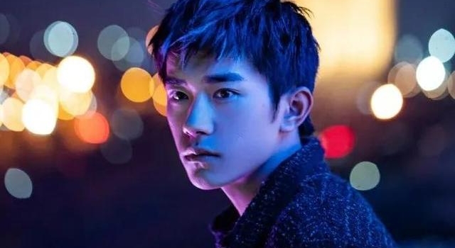 @三亚,为易烊千玺庆生,520架无人机点亮三亚海棠湾→