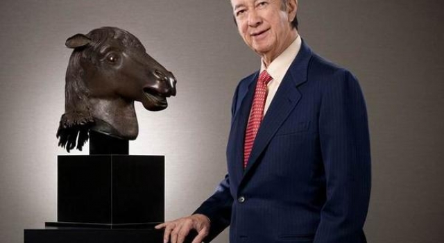 毕竟是外姓人!赌王病逝奚梦瑶站最后一排,穿橘色外套被指不懂事