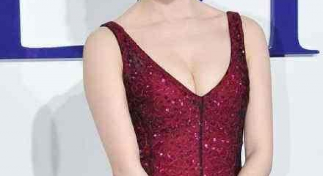 女主专业户景甜整容踩雷?上综艺开直播带货,改走接地气路线