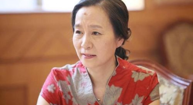 奚美娟:39岁产子,被丈夫抛弃,今65岁依旧是单亲妈妈