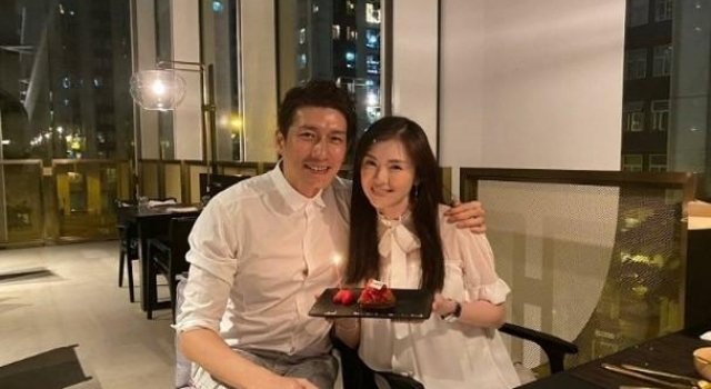 恭喜!TVB51岁不老男神袁文杰低调领证,却避谈妻子曾离婚